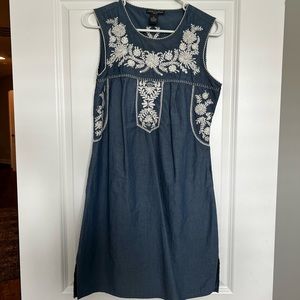 Chelsea and Theodore Chambray and White Lace Dress - XS
